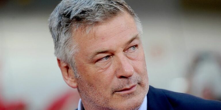 Alec Baldwin bereik skikking in skiet-saak