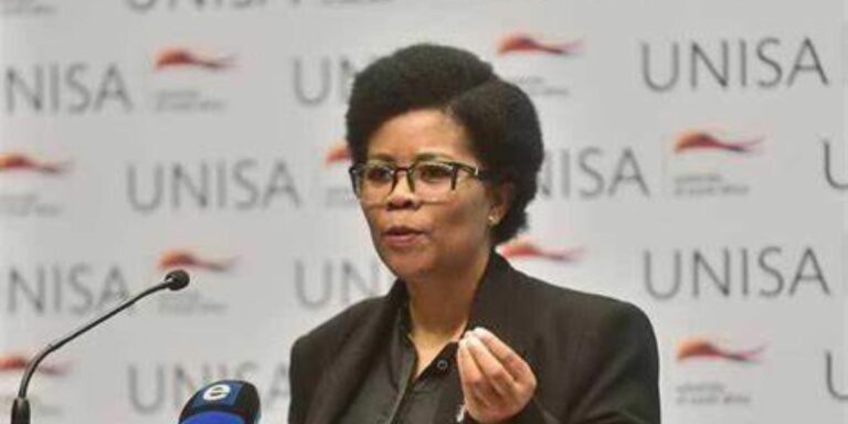 UNISA visekanselier beskuldig dat sy geskorste dr Phumzile Dlamini beskerm