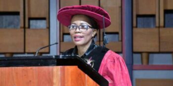 77 miljoen skootrekenaars spook glo by UNISA se visekanselier