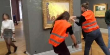 Aktiviste gooi aartappels op Monet-skildery in Duitsland