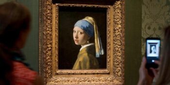 Aktiviste teiken ‘Girl with a Pearl Earring” skildery