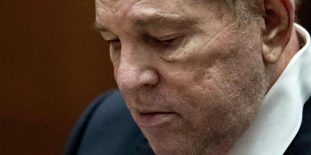 Danser vertel hoe Harvey Weinstein op haar masturbeer