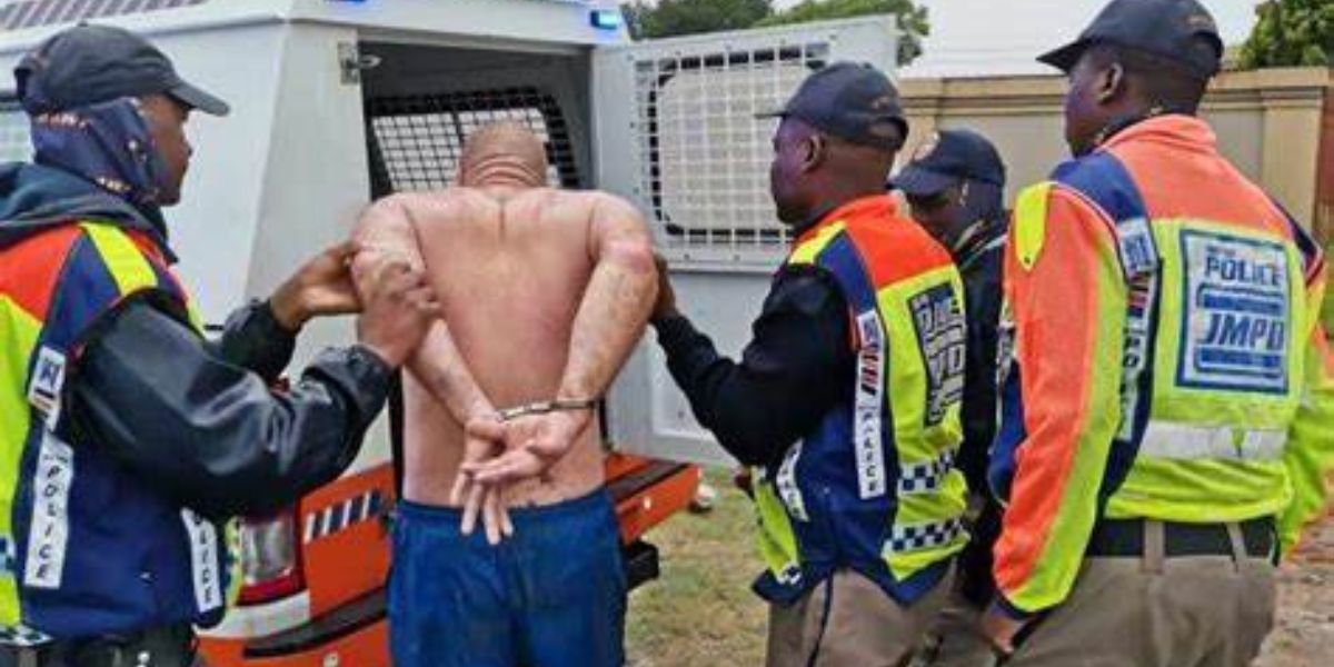 Drie in hegtenis na hulle polisie aanrand