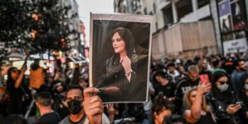 300 mense dood bevestig in Iran-optogte