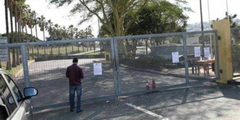 KZN-drietal gearresteer vir die skryf van leerlinglisensietoetse in ruil vir betaling