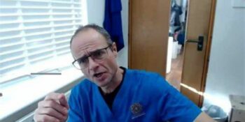 Dokter wat viraal op TikTok gegaan het oor die hervorming van kakebeenbehandeling, aangekla