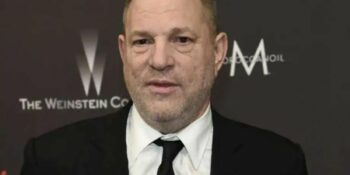 Vier aanklagtes teen Harvey Weinstein laat vaar