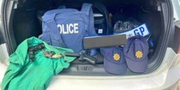 Polisiebeampte in hegtenis geneem vir beplande roof
