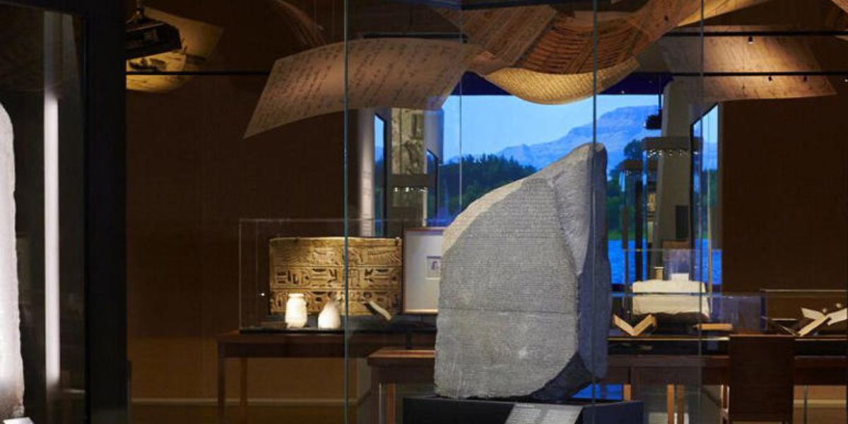 Egiptenare eis dat Britse museum Rosetta-steen teruggee