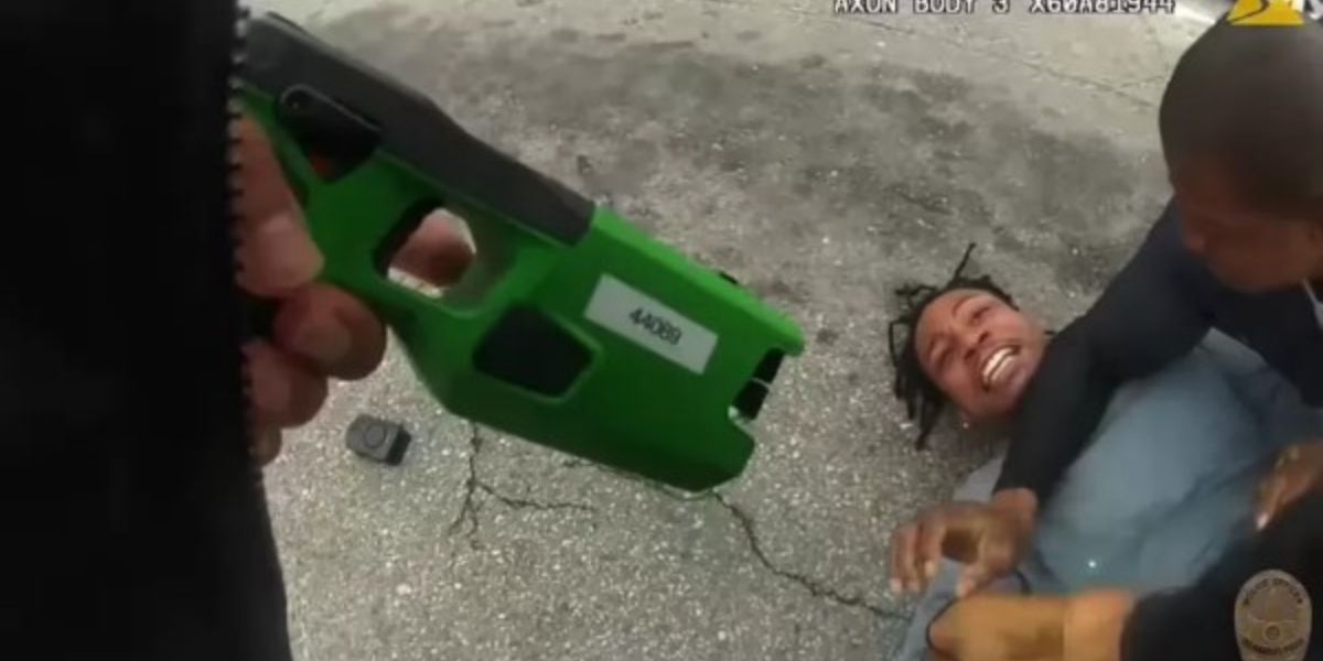 Neef van Black Lives Matter se mede-stigter sterf ná arrestasie