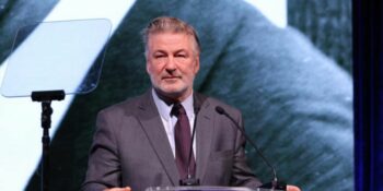 Alec Baldwin word aangekla van onwillekeurige manslag