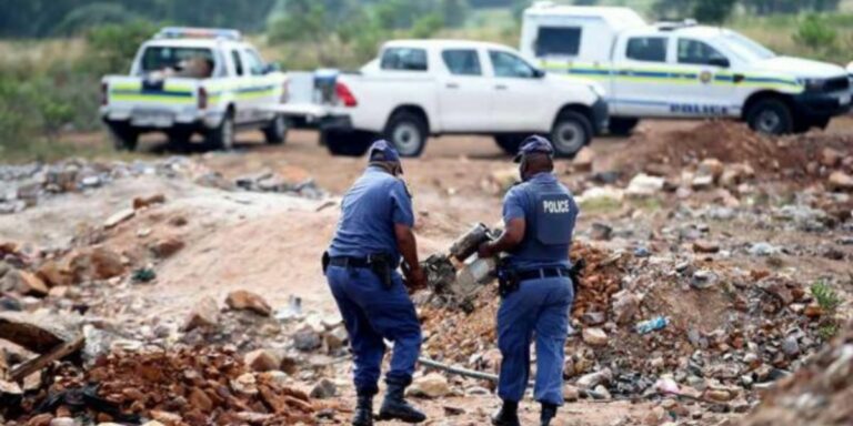 Vermoedelik onwettige myners ondergrond vasgekeer in Limpopo