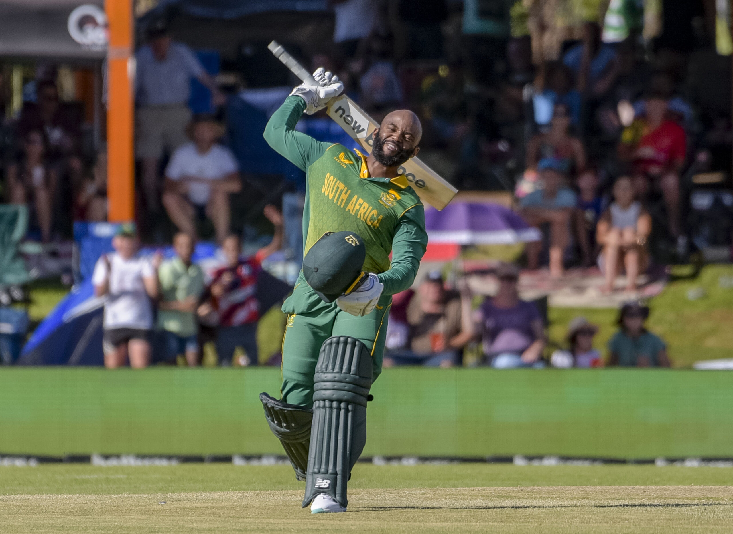 Temba Bavuma(C)of South Africa after reaching his 100 during the 2nd match of the 2023 Betway ODI Series between South Africa and England held at Mangaung Oval in Bloemfontein on 29 January 2023 ©Frikkie Kapp/BackpagePix (Fotokrediet: The South African)