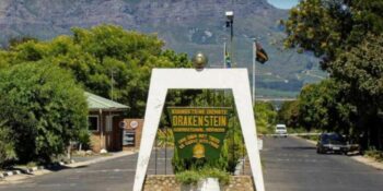 Drakenstein tronkbewaarders vermoor glo gevange wat bewaarders steek