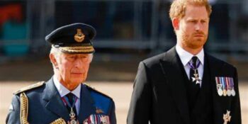 Koning Charles wil prins Harry by kroningseremonie hê
