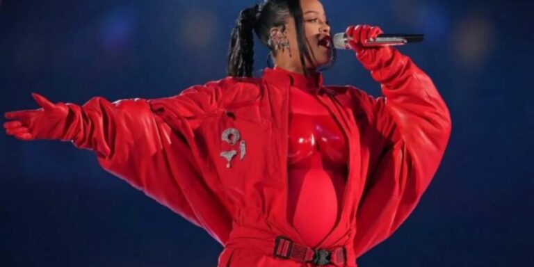 Rihanna kondig tweede swangerskap aan by Super Bowl
