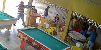 Gewapende mans skiet sewe dood na hulle pool verloor
