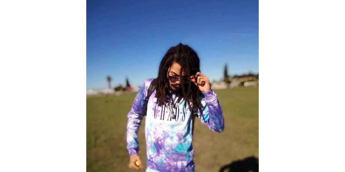 Kaapstad-kunstenaar verkoop dreadlocks om musiekloopbaan te befonds