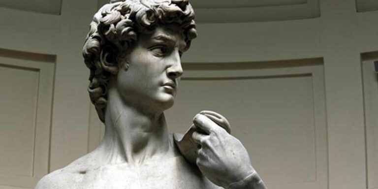 Skoolhoof gedwing om te bedank na leerlinge Michelangelo standbeeld gewys word