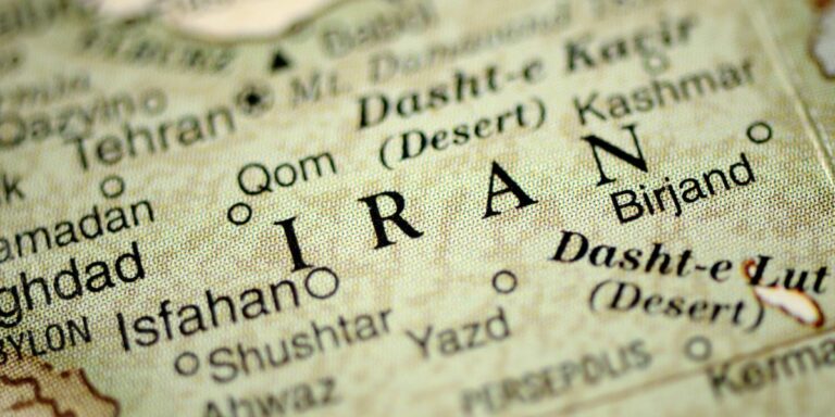 Iran verskoon meer as 80 000 gevangenis, insluitend betogers