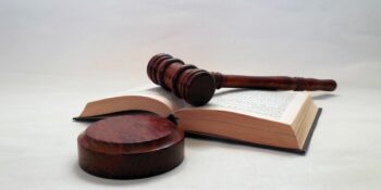 Onderwyser weer aangestel wat afgedank is na aantygings van seksuele misdrywe