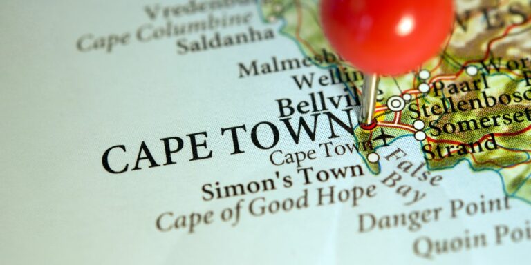 Bo-Kaap rower val glo toeris aan en wurg haar terwyl sy selfie video neem