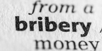 Departement van arbeid rekenmeester in hegtenis na sy polisiebeampte probeer omkoop