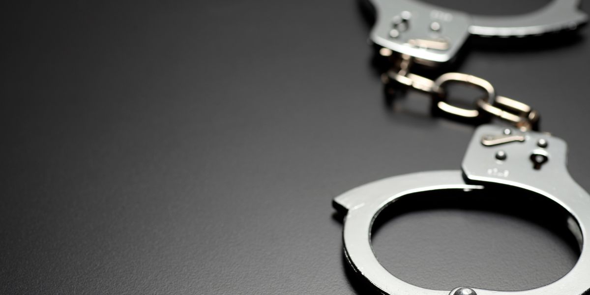 Tiener in hegtenis geneem vir beweerde moord