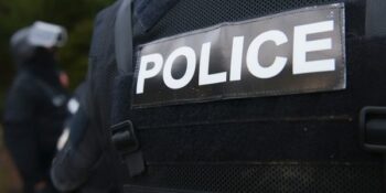 Verdagtes wat hulself voorgee as polisie in hegtenis na poging tot roof