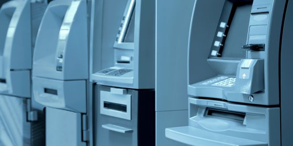 OTM-bomaanvallers hou sekuriteitswagte gyselaar