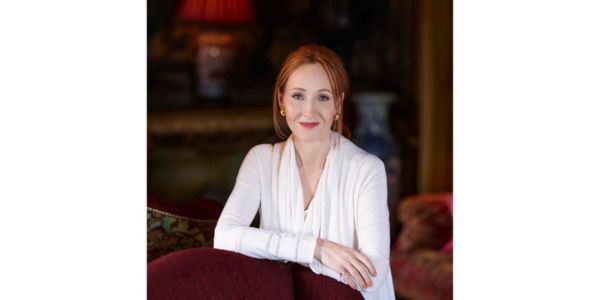 JK Rowling reageer op boodskappe van ‘kinders wat huil’ oor haar ‘transfobiese uitlatings’