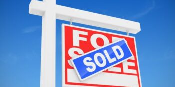 Vrou in hof na beweerde verkoop van R720 000 huis wat sy nie besit nie