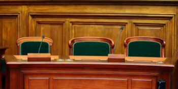 Pollsmoor tronkbewaarders in hof vir moord