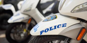 Vrou raakgery deur hertogin van Edinburgh se polisie begeleiding oorlede