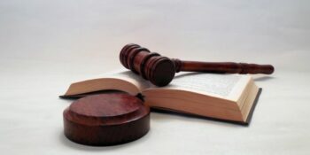 Motsoaledi gaan hofbevel om Zimbabwe vrystellingspermitte te verleng beveg