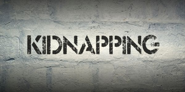 Drie in hegtenis wat ‘onwettige’ inisiasieskool oopmaak