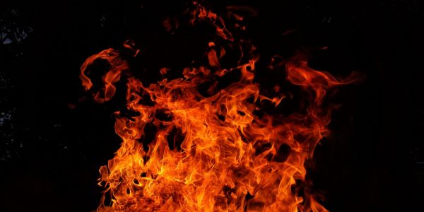 Vier trokke aan die brand gesteek in Mpumalanga