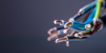Meisie (4) sterf na sy vat aan 'onwettige' elektrisiteitsaansluiting