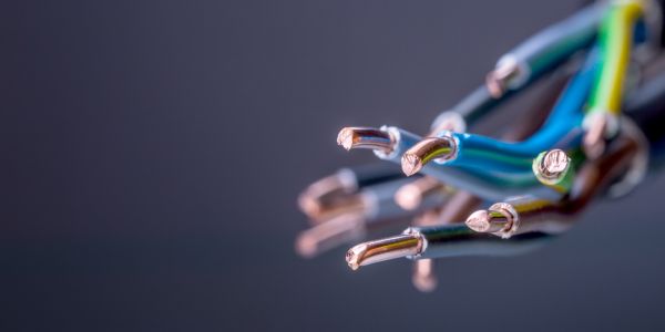 Meisie (4) sterf na sy vat aan 'onwettige' elektrisiteitsaansluiting