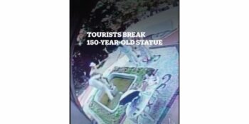 Toeriste breek 150 jaar oue standbeeld