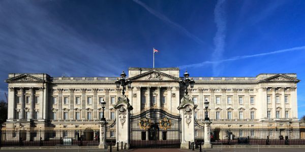 Prins Andrew kan lewenslank verban word van terugkeer na publieke koninklike pligte