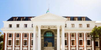 'n Foto van die Suid-Afrikaanse Parlementsgebou.
