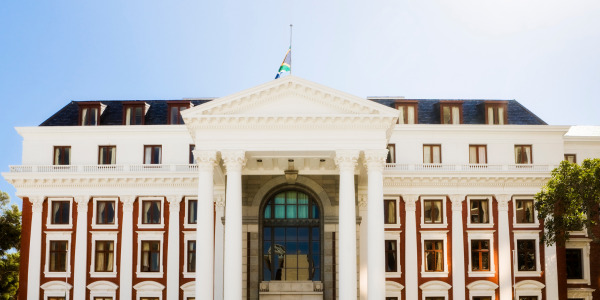 'n Foto van die Suid-Afrikaanse Parlementsgebou.