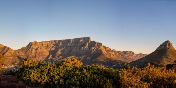 Australiese toeris gered wat op Tafelberg inmekaarsak