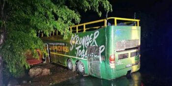 Springbok-toerbus betrokke in ongeluk in Oos-Londen