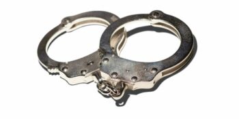 Beweerde mensehandelaars in hegtenis geneem in Kimberley