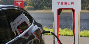 Tesla herroep twee miljoen voertuie in VSA oor defek