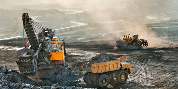 Gold One dank 400 werkers af oor onwettige staking