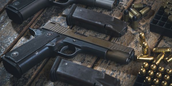 Altesaam 71 amptelike vuurwapens verdwyn oor paar jaar van polisie en weermag